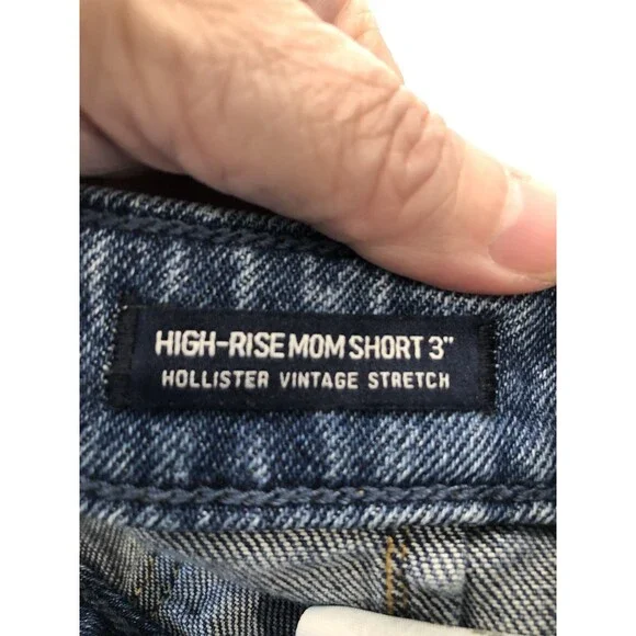 Hollister Jean Shorts Womans Size 3 w26 Blue Denim Vintage Stretch w/Cuff - Picture 3 of 5